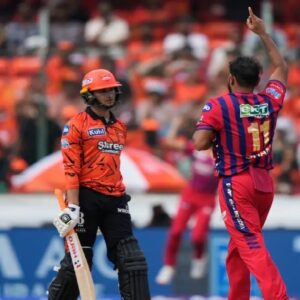 শামির বলে আগুন, পন্তের ব্যাটে তুফান! নিজামের শহরে হায়দরাবাদকে নাস্তানাবুদ করল ‘নবাব’রা