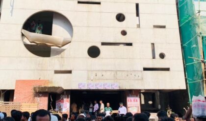 আওয়ামী লীগের রাজনীতি নিষিদ্ধ! বাংলাদেশের ক্ষমতার সমীকরণে কি তবে প্রলয় আসতে চলেছে? আওয়ামী লীগের রাজনীতি নিষিদ্ধ! বাংলাদেশের ক্ষমতার সমীকরণে কি তবে প্রলয় আসতে চলেছে?