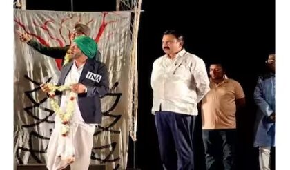 নির্বাচনী প্রচারে নতুন মোড়! এবার নাটকের মঞ্চে জগদ্দলের তৃণমূল প্রার্থী সোমনাথ শ্যাম নির্বাচনী প্রচারে নতুন মোড়! এবার নাটকের মঞ্চে জগদ্দলের তৃণমূল প্রার্থী সোমনাথ শ্যাম