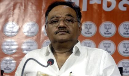 “কলকাতায় খাতা খুলবে না তৃণমূল!” শমীক ভট্টাচার্যের মন্তব্যে তুঙ্গে রাজনৈতিক বিতর্ক “কলকাতায় খাতা খুলবে না তৃণমূল!” শমীক ভট্টাচার্যের মন্তব্যে তুঙ্গে রাজনৈতিক বিতর্ক