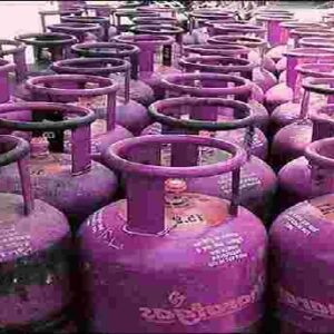 রান্নার গ্যাসে রেকর্ড সস্তা! ৫০০ টাকায় মিলবে ১৮ কেজির সিলিন্ডার?