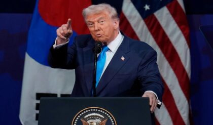 “ইরানি প্রেসিডেন্ট বেশ বুদ্ধিমান!” যুদ্ধের আবহে ট্রাম্পের গলায় হঠাৎ বন্ধুত্বের সুর, নেপথ্যে কোন বড় খেলা?