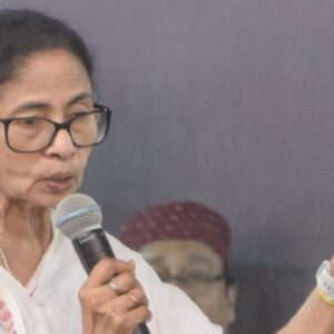 ২০২৬-এর মেগা ফাইট: ঘাসফুলের গড়ে কি ফাটল? জেনে নিন তৃণমূলের জন্য কোন জেলাগুলো এবার ‘ডেঞ্জার জোন’ ২০২৬-এর মেগা ফাইট: ঘাসফুলের গড়ে কি ফাটল? জেনে নিন তৃণমূলের জন্য কোন জেলাগুলো এবার ‘ডেঞ্জার জোন’