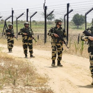 সীমান্তে এবার পাহারায় সাপ ও কুমির! বাংলাদেশ থেকে অনুপ্রবেশ রুখতে কি নজিরবিহীন দাওয়াই কেন্দ্রের? সীমান্তে এবার পাহারায় সাপ ও কুমির! বাংলাদেশ থেকে অনুপ্রবেশ রুখতে কি নজিরবিহীন দাওয়াই কেন্দ্রের?