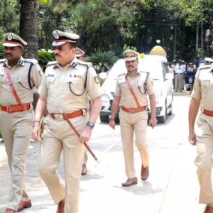 ভোটের আগে লালবাজারের চরম হুঁশিয়ারি! গাফিলতি হলেই কড়া শাস্তি, কাঁপছে থানাগুলো! ভোটের আগে লালবাজারের চরম হুঁশিয়ারি! গাফিলতি হলেই কড়া শাস্তি, কাঁপছে থানাগুলো!