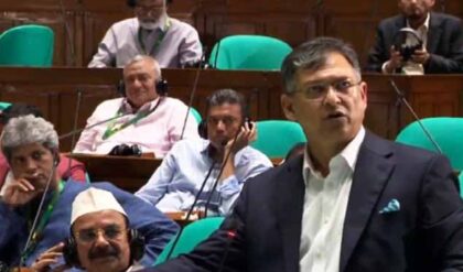 আওয়ামী লীগকে ছাড়াই নির্বাচন! কেন ‘নিষিদ্ধ’ তকমা বহাল রাখল বিএনপি সরকার?