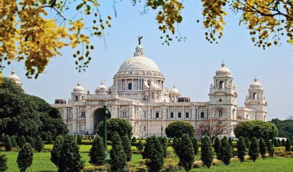 কলকাতার ১১ আসন কি এবারও তৃণমূলের দুর্ভেদ্য দুর্গ? নাকি নীল-সাদায় সিঁদ কাটবে গেরুয়া ঝড়!