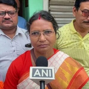 “৯ তারিখই এসেছিল রত্ন, ৯ তারিখই কাড়ল পৃথিবী!” মনোনয়ন জমার আগে কান্নায় ভাঙলেন অভয়ার মা রত্না দেবনাথ