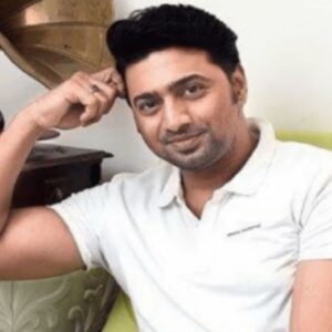 টলিউডের ত্রাতা দেব! ব্যান-সংস্কৃতি ঘুচিয়ে কীভাবে এক সুতোয় বাঁধলেন বিবাদমান পক্ষদের? ফাঁস হলো সেই ‘ম্যাজিক’।