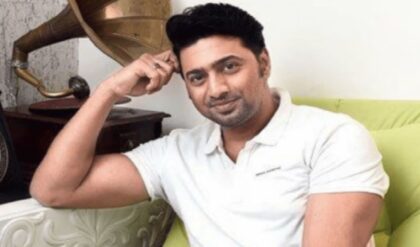 টলিউডের ত্রাতা দেব! ব্যান-সংস্কৃতি ঘুচিয়ে কীভাবে এক সুতোয় বাঁধলেন বিবাদমান পক্ষদের? ফাঁস হলো সেই ‘ম্যাজিক’।