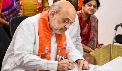 অমিত শাহের মেগা ধামাকা! বিজেপি জিতলেই বাংলায় মেয়েদের জন্য ৩৩% চাকরি পাকা, সাথে ফ্রি সফর! অমিত শাহের মেগা ধামাকা! বিজেপি জিতলেই বাংলায় মেয়েদের জন্য ৩৩% চাকরি পাকা, সাথে ফ্রি সফর!