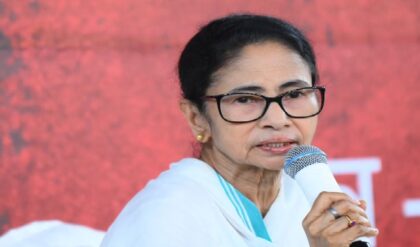 ‘পদ্মফুলের বস্তা দিয়ে বাইরের নাম ঢুকছিল’, সুপ্রিম কোর্টের রায়ে কেন এত খুশি মমতা?