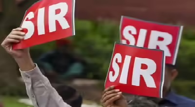 ভোটার তালিকায় মেগা বিস্ফোরণ! উত্তরপ্রদেশে যুক্ত হল ৮৪ লক্ষ নতুন নাম, বদলে যাবে কি ভোটের অঙ্ক? ভোটার তালিকায় মেগা বিস্ফোরণ! উত্তরপ্রদেশে যুক্ত হল ৮৪ লক্ষ নতুন নাম, বদলে যাবে কি ভোটের অঙ্ক?