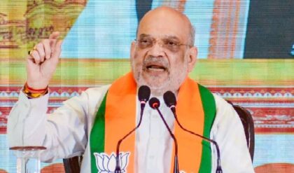 বিজেপি জিতলে কি কোনো ‘বহিরাগত’ বসবে কুর্সিতে? ডেবরার সভা থেকে নাম না করে বড় ধামাকা অমিত শাহের! বিজেপি জিতলে কি কোনো ‘বহিরাগত’ বসবে কুর্সিতে? ডেবরার সভা থেকে নাম না করে বড় ধামাকা অমিত শাহের!