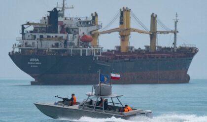 বিশ্বের গলার কাঁটা হরমুজ প্রণালি! কেন এই সরু জলপথই ইরানের তুরুপের তাস?