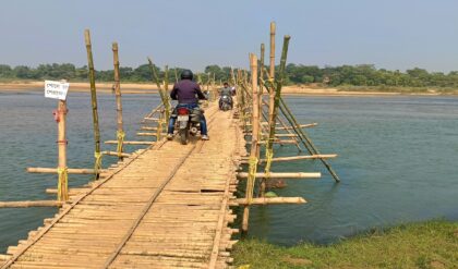 বাঁশের সাঁকোই ভরসা! আমদই-কনকাবতী ঘাটে কেন আজও নেই স্থায়ী সেতু? ভোটে এবার এটাই বড় ইস্যু!