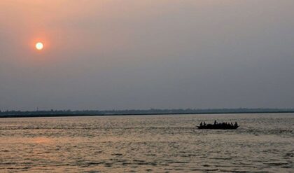 যমুনার বুকে হাহাকার! বৃন্দাবনে ভয়াবহ নৌকাডুবিতে ৯ জনের মৃত্যু, এখনও নিখোঁজ বহু! যমুনার বুকে হাহাকার! বৃন্দাবনে ভয়াবহ নৌকাডুবিতে ৯ জনের মৃত্যু, এখনও নিখোঁজ বহু!