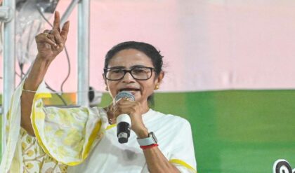 “বিজেপি এলে সব কেড়ে নেবে!” ভোটারদের সতর্ক করে ‘বসন্তের কোকিল’ তোপ মমতার! “বিজেপি এলে সব কেড়ে নেবে!” ভোটারদের সতর্ক করে ‘বসন্তের কোকিল’ তোপ মমতার!