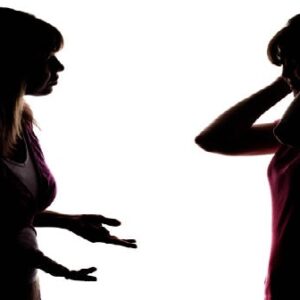 ননদ বনাম ভাজের লড়াই এবার আদালতে! ভাইয়ের বউয়ের বিরুদ্ধে ২ কোটির মানহানির মামলা করলেন হংসিকা মোতওয়ানি!