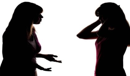 ননদ বনাম ভাজের লড়াই এবার আদালতে! ভাইয়ের বউয়ের বিরুদ্ধে ২ কোটির মানহানির মামলা করলেন হংসিকা মোতওয়ানি!