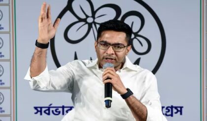 দিল্লিতে হুঙ্কার অভিষেকের! বঙ্গজয়ের স্বপ্ন দেখা বিজেপিকে মণিপুরের ‘রক্তপাত’ মনে করালেন তৃণমূল সাংসদ