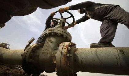 বিশ্বজুড়ে জ্বালানি হাহাকারের অশনি সংকেত! হরমুজ় প্রণালী বন্ধের হুঁশিয়ারি ইরানের, তোলপাড় আরব দুনিয়া