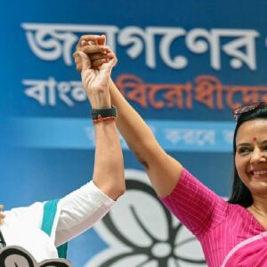 ‘গুজরাতিদের কী অবদান?’ মহুয়ার মন্তব্যে অগ্নিগর্ভ রাজনীতি, অস্বস্তিতে পড়ে ক্ষমা চাইল তৃণমূল