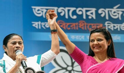 ‘গুজরাতিদের কী অবদান?’ মহুয়ার মন্তব্যে অগ্নিগর্ভ রাজনীতি, অস্বস্তিতে পড়ে ক্ষমা চাইল তৃণমূল