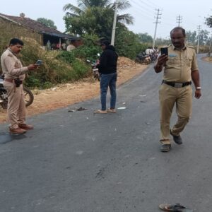উত্তাল উদয়নারায়ণপুর! রাস্তা সারাইয়ের দাবিতে অবরোধ, বিক্ষোভকারীদের ওপর পুলিশের ‘বেধড়ক’ লাঠিচার্জ