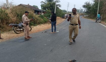উত্তাল উদয়নারায়ণপুর! রাস্তা সারাইয়ের দাবিতে অবরোধ, বিক্ষোভকারীদের ওপর পুলিশের ‘বেধড়ক’ লাঠিচার্জ উত্তাল উদয়নারায়ণপুর! রাস্তা সারাইয়ের দাবিতে অবরোধ, বিক্ষোভকারীদের ওপর পুলিশের ‘বেধড়ক’ লাঠিচার্জ