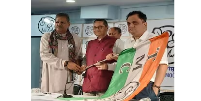 রাজ্য রাজনীতিতে বড় ধামাকা! পদ্ম ছেড়ে ঘাসফুলে নেতাজির বংশধর, লোকসভার আগে মমতার মাস্টারস্ট্রোক? রাজ্য রাজনীতিতে বড় ধামাকা! পদ্ম ছেড়ে ঘাসফুলে নেতাজির বংশধর, লোকসভার আগে মমতার মাস্টারস্ট্রোক?