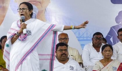 “আমরা ঠকাতে জানি না!” জনসভা থেকে সরাসরি চ্যালেঞ্জ মমতার, বড় কোনো বার্তার ইঙ্গিত?