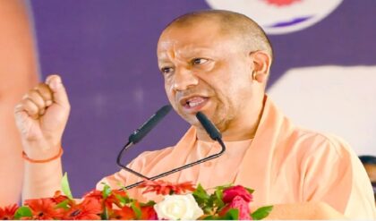 “দাঙ্গাবাজদের ওষুধ দেব!” বাঁকুড়া থেকে সরাসরি হুঙ্কার যোগীর, মমতার রাজ্যে কি এবার ‘ইউপি মডেল’?