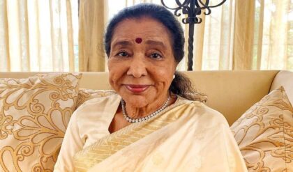 চিরবিদায় সুরের সরস্বতীর! মান্না দে থেকে অজয় দাস— বাংলা গানেও কেন অপ্রতিদ্বন্দ্বী ছিলেন আশা ভোঁসলে?