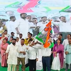 ভোটের মুখে হুগলিতে বড় ধস! অভিষেক বন্দ্যোপাধ্যায়ের ‘মাস্টারস্ট্রোকে’ পদ্ম ছেড়ে ঘাসফুলে হেভিওয়েট নেতা!