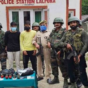 জম্মু-কাশ্মীরে বড়সড় জঙ্গি ছক বানচাল! জাল আধার কার্ডের কারখানায় মিলল ‘বাংলাদেশ’ যোগ!