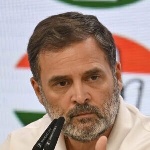 রাহুল গান্ধীকে কি ছেঁটে ফেলছে কংগ্রেস? দেবেন্দ্র ফড়নবিশের এক মন্তব্যেই তোলপাড় দিল্লি!