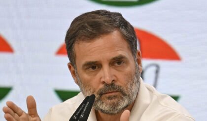 রাহুল গান্ধীকে কি ছেঁটে ফেলছে কংগ্রেস? দেবেন্দ্র ফড়নবিশের এক মন্তব্যেই তোলপাড় দিল্লি! রাহুল গান্ধীকে কি ছেঁটে ফেলছে কংগ্রেস? দেবেন্দ্র ফড়নবিশের এক মন্তব্যেই তোলপাড় দিল্লি!