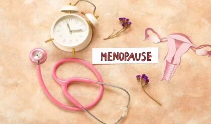 শরীরের সঙ্গে মনও ভাঙছে? মেনোপজের লক্ষণ চিনতে ভুল করবেন না, মহিলারা আজই সাবধান হন! ৩. ৪০ পেরোলেই মেজাজ বিগড়াচ্ছে? মেনোপজ নিয়ে সচেতনতার অভাবে বাড়ছে বড় ঝুঁকি, যা জানা আপনার জন্য জরুরি