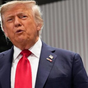 হরমুজ প্রণালীতে ট্রাম্পের দাদাগিরি! জাহাজ চলাচলে জারি কড়া নিষেধাজ্ঞা, যুদ্ধের দোরগোড়ায় বিশ্ব?