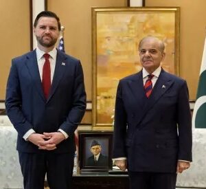 ২১ এপ্রিল পর্যন্ত কি থামবে রক্তক্ষয়ী যুদ্ধ? ট্রাম্পের চাপে কোণঠাঁসা ইরান, পাকিস্তানের ‘মাস্টারস্ট্রোকে’ আপাতত স্বস্তি!