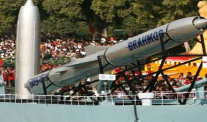 ভারতের হাতে নতুন ‘ব্রহ্মাস্ত্র’! লখনউতে তৈরি BrahMos-এর প্রথম ব্যাচ পেল সেনা, কাঁপছে শত্রুপক্ষ!