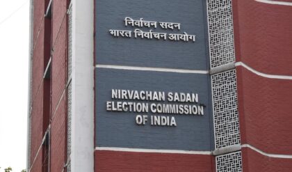 আবাসনের ভেতরেই এবার ভোটদান! ‘ছাপ্পা’ রুখতে ৮ দফার কড়া গাইডলাইন কমিশনের, কী কী থাকছে?