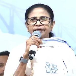 “দলে থেকে গদ্দারি নয়, সোজা বেরিয়ে যান!” দুর্গাপুরের সভা থেকে কার উদ্দেশে বিস্ফোরক মমতা? ২. তৃণমূলে বড়সড় ‘সাফারি’র ইঙ্গিত! চতুরঙ্গ ময়দানের জনসভা থেকে কড়া সতর্কবার্তা মমতার। “দলে থেকে গদ্দারি নয়, সোজা বেরিয়ে যান!” দুর্গাপুরের সভা থেকে কার উদ্দেশে বিস্ফোরক মমতা? ২. তৃণমূলে বড়সড় ‘সাফারি’র ইঙ্গিত! চতুরঙ্গ ময়দানের জনসভা থেকে কড়া সতর্কবার্তা মমতার।