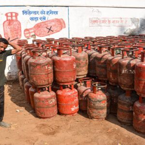 “আর চলবে না গ্যাসের কালোবাজারি!” সিলিন্ডার নিয়ে মোদী সরকারের বড় ঘোষণা, বদলে যাচ্ছে নিয়ম “আর চলবে না গ্যাসের কালোবাজারি!” সিলিন্ডার নিয়ে মোদী সরকারের বড় ঘোষণা, বদলে যাচ্ছে নিয়ম