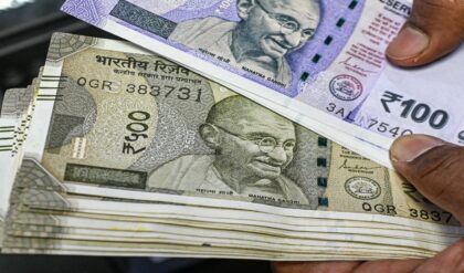 ডিএ বাড়লে পকেটে আসবে কত লক্ষ্মী? ৫৪০ নাকি ৭৫০০ টাকা—বেতন বৃদ্ধির আসল অংকটি জানুন! ডিএ বাড়লে পকেটে আসবে কত লক্ষ্মী? ৫৪০ নাকি ৭৫০০ টাকা—বেতন বৃদ্ধির আসল অংকটি জানুন!