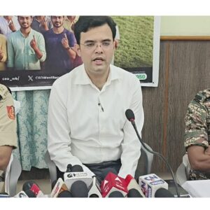 ভোটের ডিউটি এড়ালেই বিপদ! চাকরি নিয়ে টানাটানি হতে পারে সরকারি কর্মীদের, কড়া হুঁশিয়ারি কমিশনের ভোটের ডিউটি এড়ালেই বিপদ! চাকরি নিয়ে টানাটানি হতে পারে সরকারি কর্মীদের, কড়া হুঁশিয়ারি কমিশনের