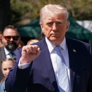 ট্রাম্পের হুঙ্কার, কাঁপছে বিশ্ব! হরমুজ প্রণালী দখলে চরম পদক্ষেপ? শুরু হতে পারে মহাযুদ্ধ!