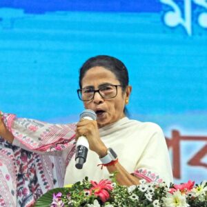 বিজেপির টাকা নিলেই বাড়িতে ঢুকবে ইডি-সিবিআই! সিউড়ির সভা থেকে বিস্ফোরক মমতা