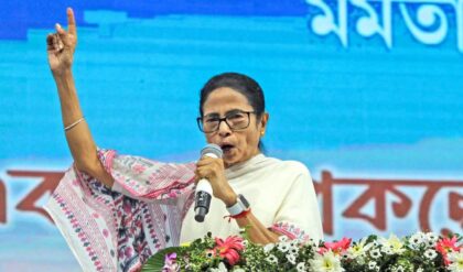 বিজেপির টাকা নিলেই বাড়িতে ঢুকবে ইডি-সিবিআই! সিউড়ির সভা থেকে বিস্ফোরক মমতা